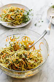 Carrot And Zucchini Pasta Is Mixed With A Creamy Avocado Cucumber Sauce For A Simple And Delicious Zucch Healthy Chicken Recipes Cucumber Sauce Zucchini Pasta