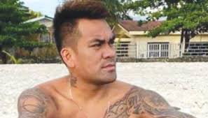 Walang magagawa si Manuel kundi ang maghintay