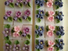 Sono uno spuntino salutare, senza zuccheri e senza grassi. Zollette Zucchero Decorate Decorazioni Barattolini Bomboniere