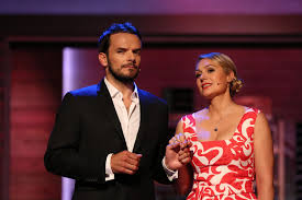 In der show treten drei prominente in einem kulinarischen wettkampf gegen fernsehkoch steffen henssler an. Grill Den Henssler Ruth Moschner Geht Mirja Boes Kommt Gala De