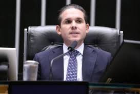 O recado de Hugo Motta ao governo Lula e ao STF sobre a revisão de penas de golpistas