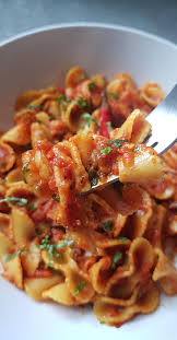 Pasta Aux Crevettes Sauce Tomate Et Poivrons My Tasty Cuisine Recette A Base De Crevettes Recettes De Cuisine Sauce Tomate