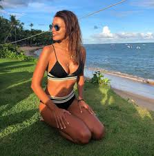Want to discover art related to maria_cerqueira_gomes? Sic Mulher Maria Cerqueira Gomes Exibe Boa Forma Fisica Em Biquini