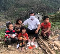 Ngoài ra, ông đoàn ngọc hải hứa sẽ sắp xếp đến nam trà my để dự tân gia căn nhà này và 19 căn nhà ở các địa phương khác. Hanh Trinh Cá»§a Má»™t NgÆ°á»i Tá»­ Táº¿ Bao Dan Tá»™c Va Phat Triá»ƒn