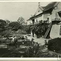 A British bungalow in India during the ...