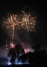 Les nombreux marchés, la grande roue, les feux d'artifice le 14/07 et le 15/08. Le Feu D Artifice Du 14 Juillet Reporte