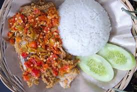Kini ayam geprek telah menjadi hidangan populer yang dapat ditemukan di hampir semua kota besar di indonesia. Tips Bikin Ayam Goreng Sambal Gepuk Ekstra Pedas Okezone Lifestyle