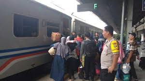 Sistem menampilkan timetable and fare search. Pt Kereta Api Indonesia Kenakan Biaya Kelebihan Bagasi Rp 10 000 Per Kilogram Untuk Pemudik Serambi Indonesia