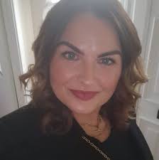 Lisa Feenan's Instagram, Twitter & Facebook