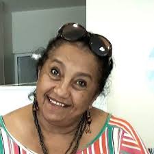 Troca de Figurinhas: ANDRÉA SOUZA, um salto no infinito!