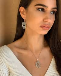 Od ponedeljka 4. maja naša vrata su opet otvorena. Radujemo se novim  druženjima ♥️ . . #jewelryshop #vera #silver #srebro #jewelry #necklace  #earings #nakit #details #acessories #model #soon #instajewelry #blogger  #niksic #tivatmontenegro #dobrodosli ...