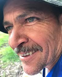 Asi es como elijo seguirte recordando papá, no tengo palabras para  describir el dolor tan grande que siento en estos momentos y mi único  consuelo es saber que estás descansando y ya