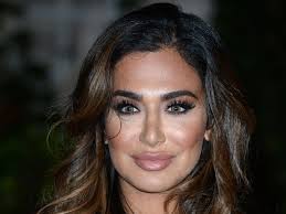 Step-by-step tutorial for using Project Lip Plumping Kit including sheet  mask, lip balm and plumping primer