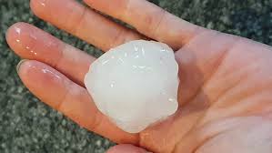 Sie brachten hagel, sturmböen, viel. Bis Zu Acht Zentimeter Grosse Hagelkorner Im Kanton Luzern Pilatustoday