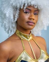 Omega level threat detected 😌♥️ genuinely loved doing this Storm cosplay  so much I'm planning a Storm dapper day look ☺️💙💛 If you'll be enjoying  dapper weekend at Disney World this week,