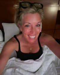 Finish Strong 💪 Friday, Laura you got this Great day and weekend!  🌅🫶💚💙☕️😁