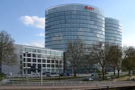 Die rwe vertrieb ag mit hauptsitz in essen ist einer der größten energieversorger in europa. E On Wikipedia