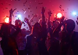 La salsa tiene un compás 4/4. 62 Canciones De Reggaeton Para No Dejar De Bailar En Tu Boda