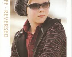 Leisure Arts Celebrity Slouchy Beanies for the Family by Lisa Gentry 7 Hip  Designs to Crochet