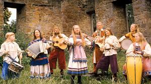 She has not appeared on stage in recent years. Die Kelly Family Bringt Nach Zwolf Jahren Ein Neues Album Heraus