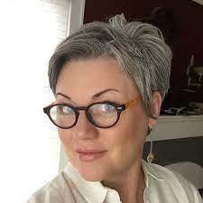 9fccb7a3972634732b49231e8f5067a5 Jpg 750 750 Pixels Transition To Gray Hair Short Grey Hair Grey Hair Inspiration
