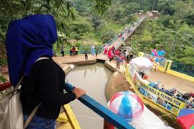 Kolam renang ini menjadi salah satu objek wisata di bogor untuk keluarga. Talang Air Pringsewu Wisata Peninggalan Belanda Nan Indah