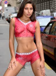 ボディペイントで実はおっぱい丸出しのおねえさんに目が釘付けになるエロ画像♪ - おっぱいの楽園♪