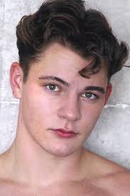 Oliver Marks's Instagram, Twitter & Facebook