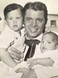 Handsome Audie Murphy And His Sons Old Movie Stars Old Hollywood Stars American Heroes