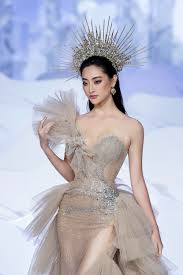 Nàng á hậu xinh đẹp đã đên show room joli poli của ntk phạm đăng anh thư đe thử chiếc váy xinh đẹp. Loáº¡t Bong Háº­u Há»™i Ngá»™ Táº¡i Sá»± Kiá»‡n Thá»i Trang LÆ°Æ¡ng Thuy Linh Ap Ä'áº£o Táº¥t Cáº£ Nhá» Ä'oi Chan Dai 1m22 Lan Khue Giá»¯ Vá»‹ Tri Vedette