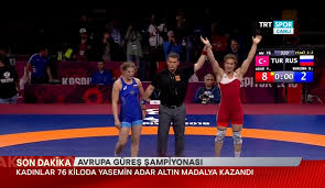 Yasemin adar, spor hayatına gülle atma ile giriş yapıp sonrasında güreşte mücadele etmeye başladı. Yasemin Adar Dan Altin Madalya