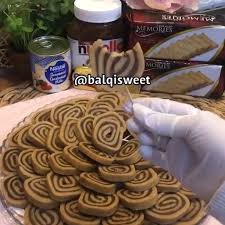 وصفات حلى On Instagram رولات النوتيلا المقادير علبتين بسكوت شاي ميموريز كبيرة مطحونه ناعم علبة حليب مركز محلى نستله ١٠٠غ زبدة بحرارة ا Food Desserts Sweet
