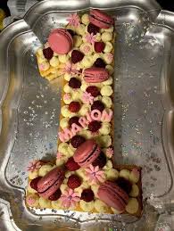 Je le trouve tellement beau ! Number Cake Framboises Chocolat Blanc Cake Chocolat Blanc Cake Framboise Gateaux Et Desserts