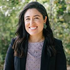 Lisa Stratton's Instagram, Twitter & Facebook