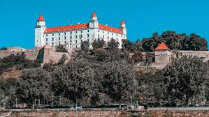 Wir zeigen ihnen dort reitschulen, reiterhöfe, reitställe und reitmöglichkeiten in slowakei. Bratislava Kurztrip 1 Tag Im Juni In Der Slowakischen Hauptstadt Konpasu