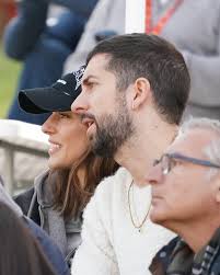 David Broncano y Silvia Alonso y su plan de fin de semana en el rugby. 🏉  La pareja, que lleva cerca de 3 años juntos, asistió al Estadio Nacional de  la Complutense