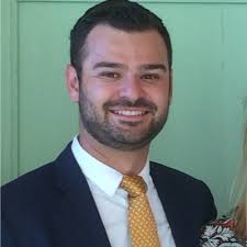 Cher réseau, C'est avec joie et fierté que je vous annonce le début de ma  nouvelle aventure avec KLYDE AVOCATS ! Un cabinet humain fondé autour de  valeurs fortes que je partage