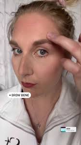 Illuminator makeup for radiant glow