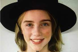 Она у себя дома сочиняет и записывает мелодичные и мрачные в детстве айлиш увлекалась лошадьми, и родители оплатили ей несколько уроков верховой езды. Kak Vyglyadela Billi Ajlish Do Populyarnosti Popcake