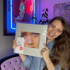 Blue with her copy of 'I'm Cindy', still some copies for sale in the World  Of Paint shop. 🥀 @lolan @palmbomen @worldofpaintx