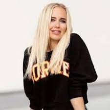 She was born in 1980s, in millennials generation. Liedtext Ida Warg De