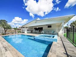 At emerald custom pools, we pride ourselves in building quality inground pools from start to finish. Custom Pools Qld Inground Pool Builders Redlands Brisbane