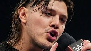 Dominik Mysterio vill ha en chans att utmana GUNTHER om IC-titeln: "Jag vet  inte om jag skulle kunna slå honom i en en-mot-en-match, men om vi kan få  till en trippelhotmatch... någonstans där jag kan smyga mig till segern...  Kanske. Jag vet inte. Vem