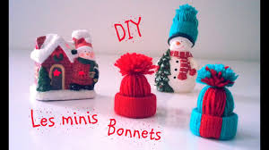 Cette fiche pour apprendre à fabriquer des décorations de noël a été rédigée par émilie v. D I Y Deco Noel Les Minis Bonnets En Laine Youtube