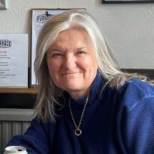 Tom Gowing's Instagram, Twitter & Facebook