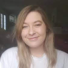 Paula Buck's Instagram, Twitter & Facebook