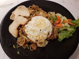 Mie gomak medan enak dan pedas beuut. Mie Goreng Enak Picture Of Roofpark Bogor Tripadvisor