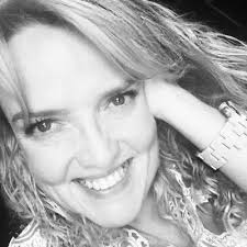 Dora Luna A. (@Doralunaa)