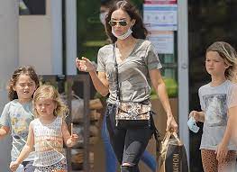 Звезда голливуда, американская актриса меган фокс удивила мир не только игрой в трансформерах. Megan Foks Vpervye Zamechena Na Progulke S Detmi Posle Oficialnogo Rasstavaniya S Brajanom Ostinom Grinom Hello Russia