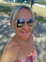 Hi, hope everyone has had a happy Easter however you have celebrated...  looks like another cracking Gold Coast day ahead... be safe n happy.  🐰🐣🐰🐣🐰 I'm off to the beach again!